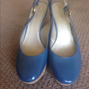 Tahari women's blue patent leather wedges size 7
